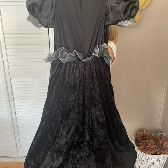Witch Costume Girls Good Nice Evil Witch Vampire Size M 6/8 Black Silver - Picture 2 of 8